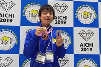 天野選手記念撮影